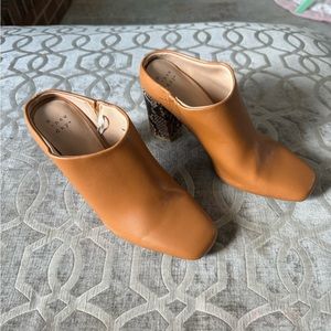 WOMEN HEELS SZ 7.5